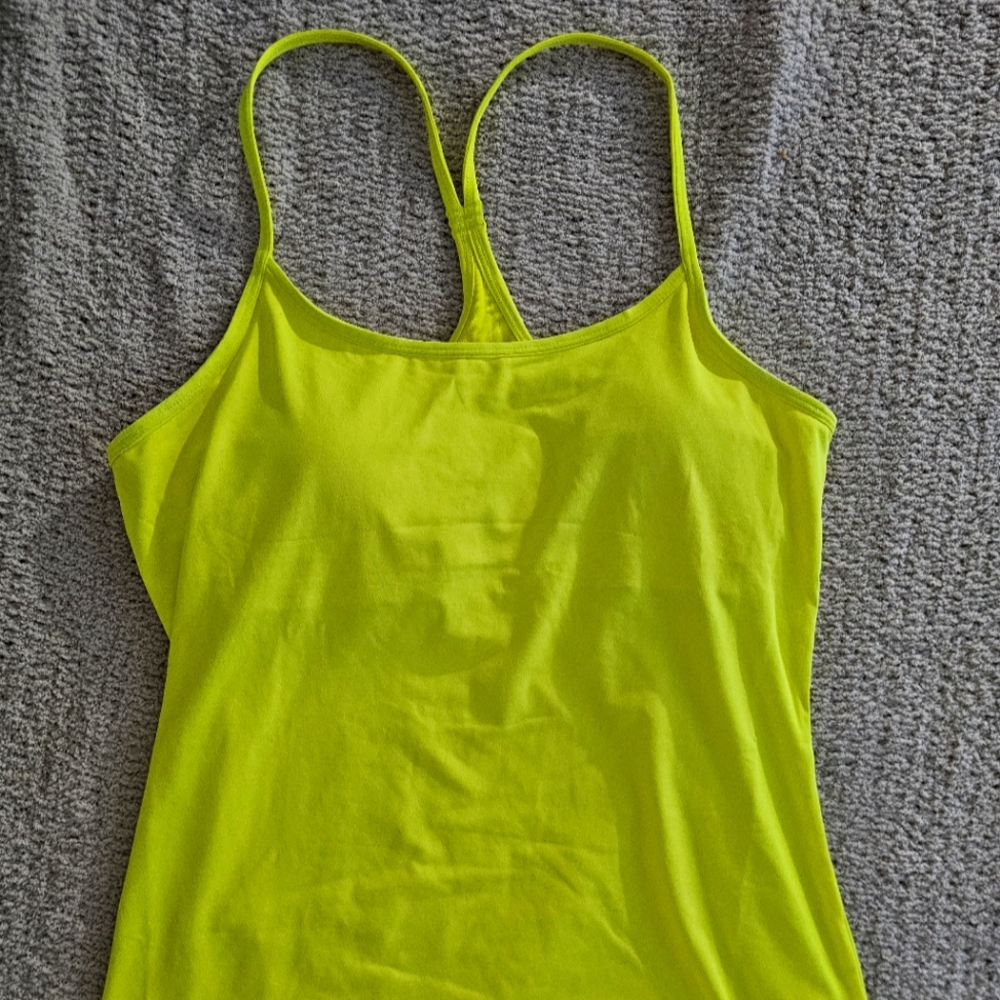 SIZE MEDIUM - Fabletics tank